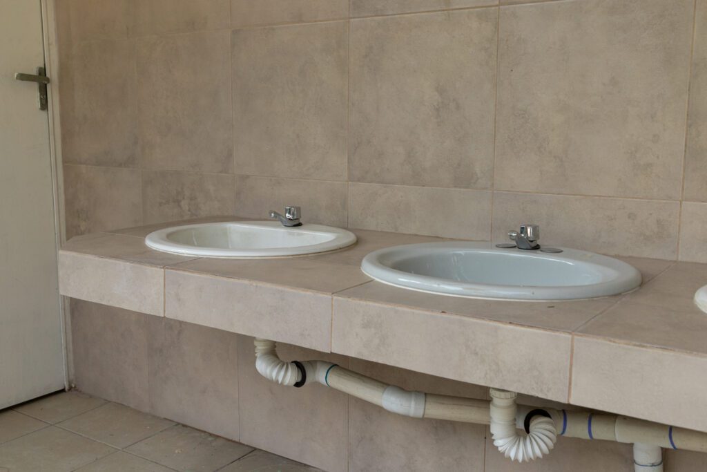 EntregadeBañosPrimariaAMOR_Octubre2025-1