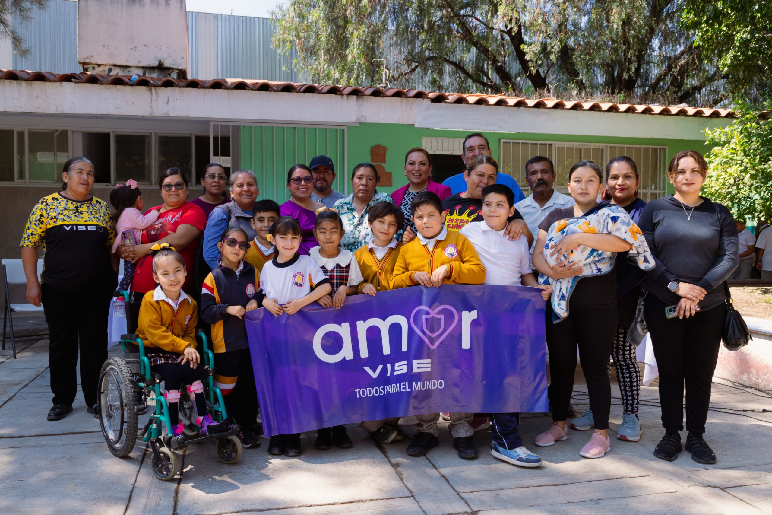 Entrega de nuevos sanitarios en la Escuela Primaria Revolución