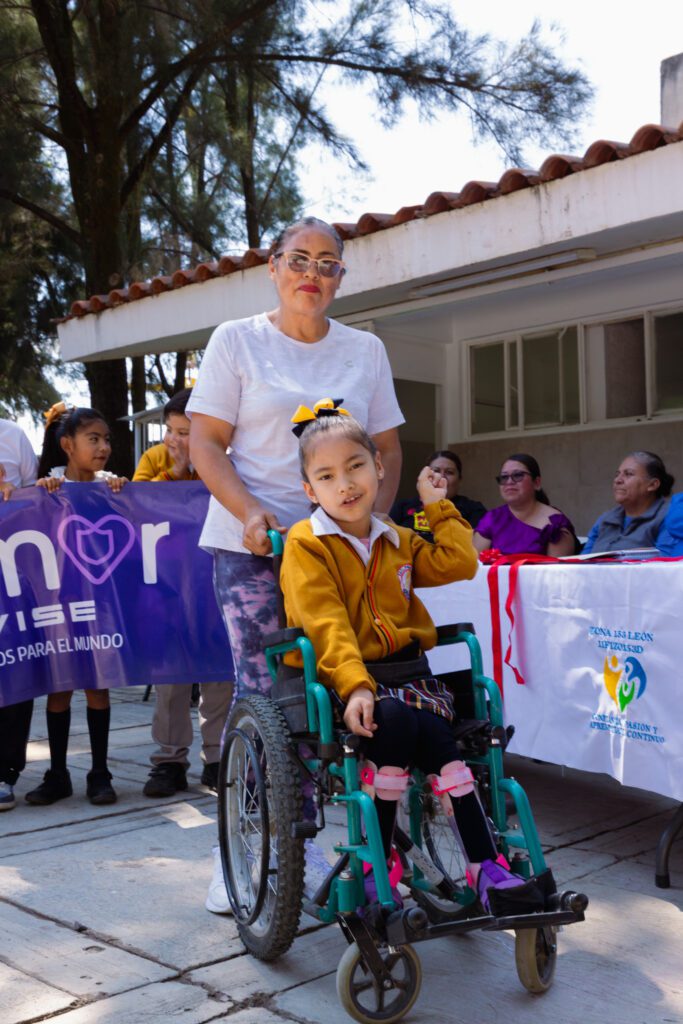 EntregadeBañosPrimariaAMOR_Octubre2025-8