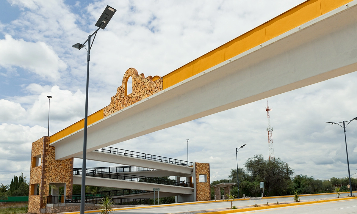 ¿Cuál es el impacto de las carreteras en el turismo y desarrollo local?